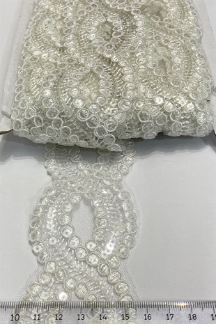 Kırık Beyaz Pullu Su Yolu Desenli Dantel Şerit