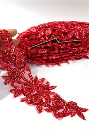 Kırmızı Boncuk İşlemeli Çiçek Desen Geniş Şerit Aplik 1 Metre