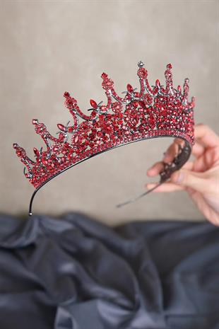 Red Background Leonis Princess Model Bridal Henna Crown