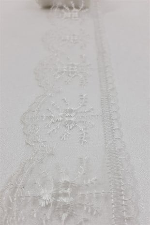 Krem Çiçek Desenli Dantel