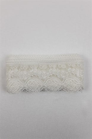 Krem Çiçek Desenli Dantel