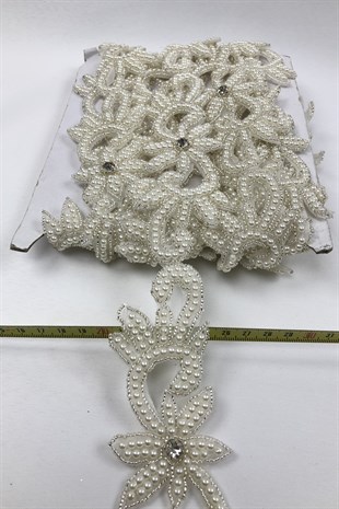 حجر كريم مطرز باللؤلؤ