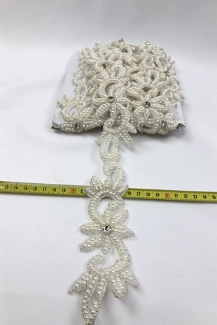 حجر كريم مطرز باللؤلؤ