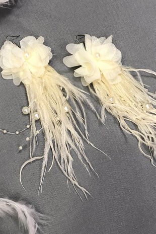 Krem İncili Çiçekli Tüylü Küpe