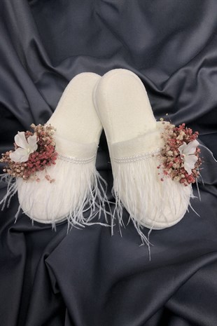 Postpartum Slippers with Dry Flowers and Feathers