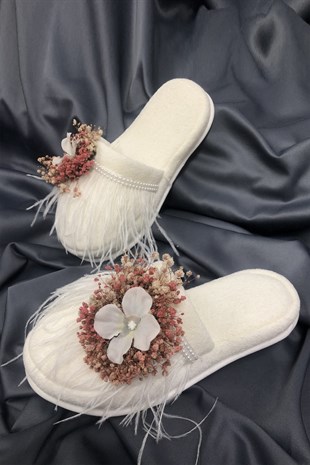 Postpartum Slippers with Dry Flowers and Feathers
