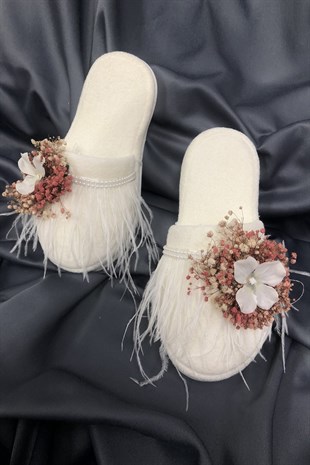 Postpartum Slippers with Dry Flowers and Feathers