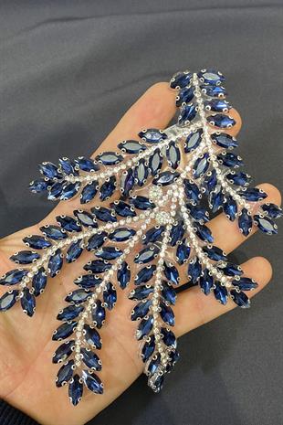 إكسسوار فستان سهرة مزين بحجر شاتل باللون الأزرق الداكن