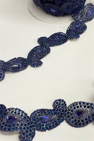 شال أزرق كحلي مزين بحجر على شكل شريط