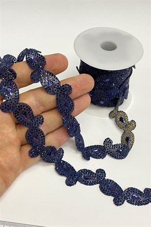 شال أزرق كحلي مزين بحجر على شكل شريط