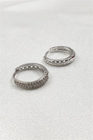 Leon Model Sık Taşlı Gümüş Renk Küpe