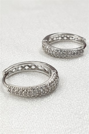 Leon Model Sık Taşlı Gümüş Renk Küpe