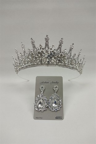 Leonis Model Bridal Crown And Studded Earrings