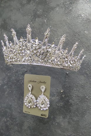 Leonis Model Bridal Crown And Studded Earrings