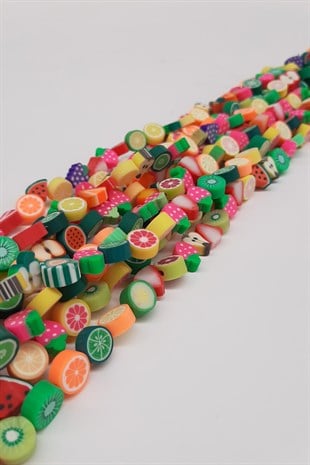 حبات فيمو منقوشة بالفواكه