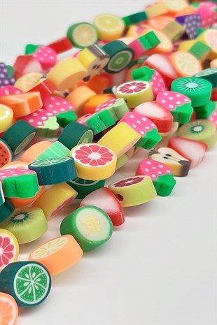 حبات فيمو منقوشة بالفواكه