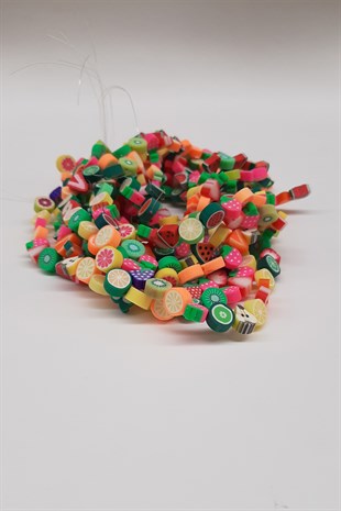 حبات فيمو منقوشة بالفواكه