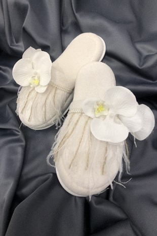Orchid Straw Crown and Slippers Set