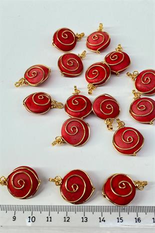 قلادة بيضاوية من الحجر الطبيعي والمرجان والذهب