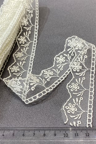 Oymalı Desenli Kenar Güpür Dantel Fisto 9 mt