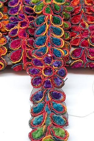 Papatya Desenli Antik Şerit Güpür