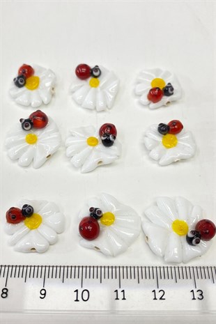 Papatya ve Uğur Böceği Cam Kolye Bileklik Ucu Beyaz 1 Adet