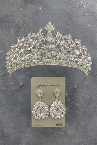 Pegasi Model Bridal Crown And Studded Earrings