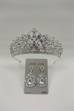 Pegasi Model Bridal Crown And Studded Earrings