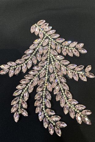 إكسسوار فستان سهرة مزين بحجر شاتل وردي