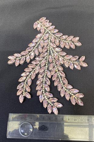 إكسسوار فستان سهرة مزين بحجر شاتل وردي