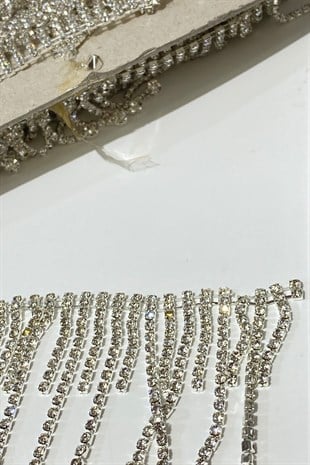 شريط زينة مزين بشراشيب 1 متر