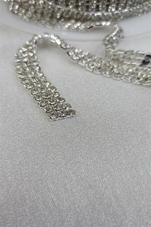 حبات حجر فضية متسلسلة فضية اللون