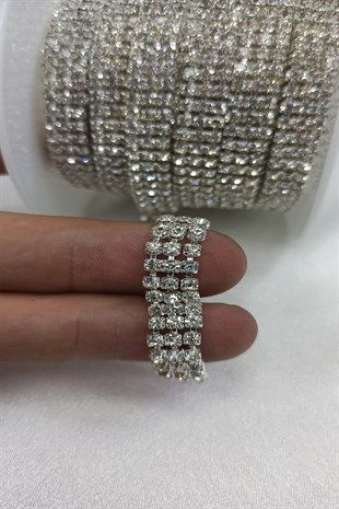 حبات حجر فضية متسلسلة فضية اللون