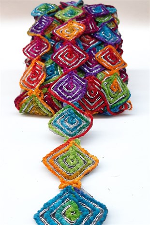 Renkli Kare Sarmal Desenli Antik Şerit Güpür