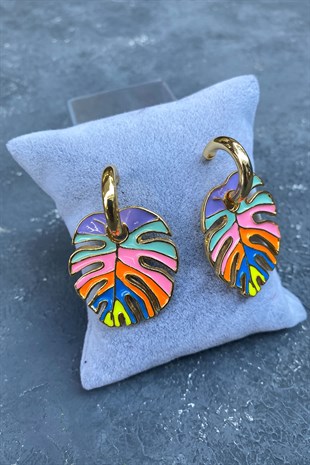 Renkli Metal Yaprak Motif Küpe