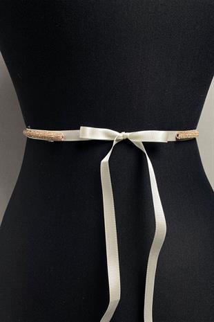 فستان سهرة بحجر لامعة بلون وردي كثيف