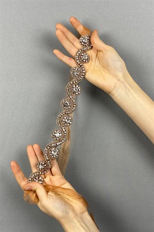  فستان سهرة بتصميم Waterway بلون وردي ملحق بحزام خصر من الحجر