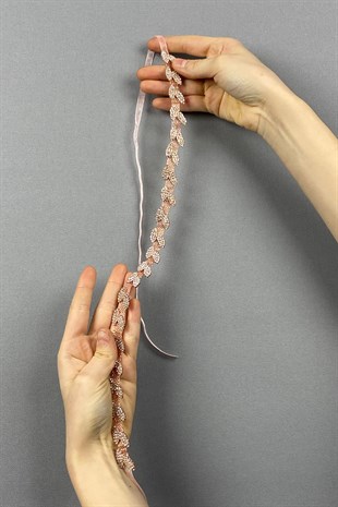 حزام خصر ملحق بنمط أوراق شجر رقيق بأحجار وردية اللون