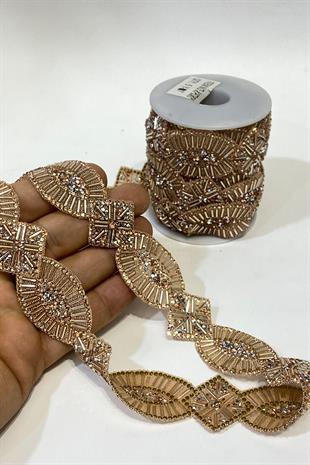 شريط مطرز بالخرز على شكل بيضاوي من الحديد على اللون الوردي