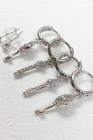 Saçaklı Anahtar Motifli Zirkon Çoklu Küpe