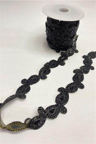 نمط بيزلي مزين بحجر على شكل شريط