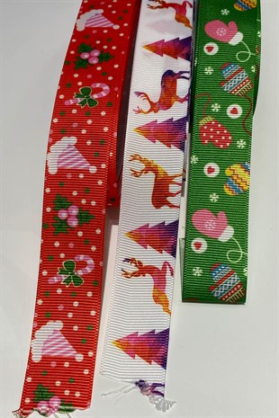 Şapka ve Çam Agaçlı Baskılı Yılbaşı Kurdelesi 2,5 cm 30 mt Renkli