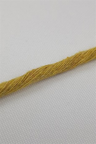 مكرميه صفراء ملتوية رفيعة