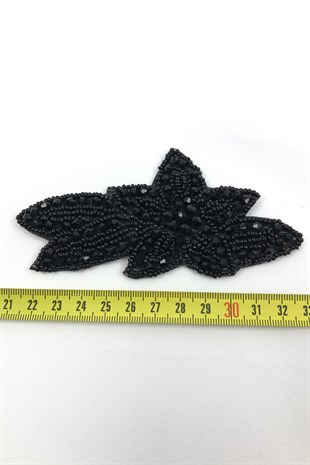 زين حجر مطرز بالخرز الأسود