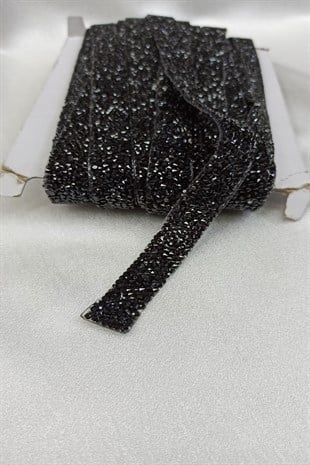 شريط لاصق أسود اللون