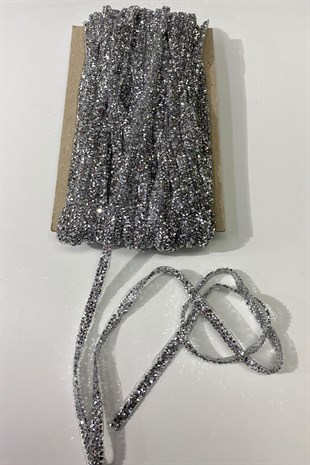 حجر مزين بحجر الزخرفة باللون الفضي