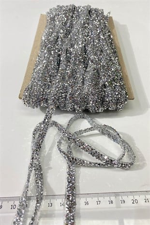 حجر مزين بحجر الزخرفة باللون الفضي