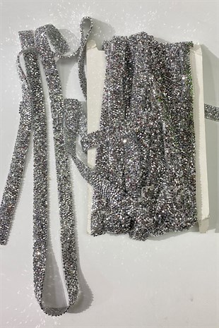 حجر فضي مزين بالكي