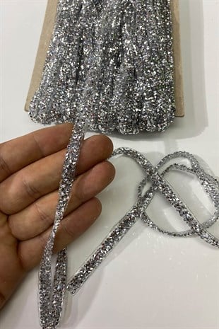 حجر مزين بحجر الزخرفة باللون الفضي