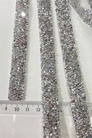 حجر فضي مزين بالكي